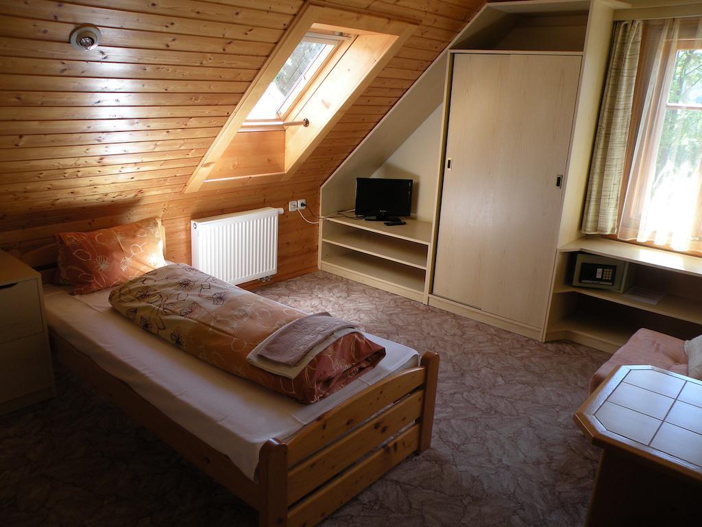 Hotel Lesni Dum Janske Lazne Oda fotoğraf